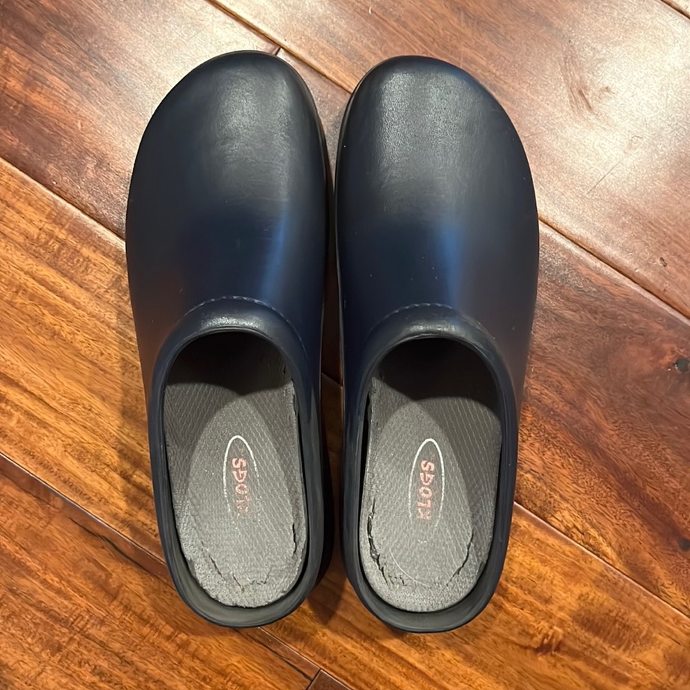 Klogs size 8